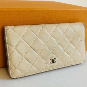 💯 GENUINE CHANEL Caviar Quilted Yen Wallet